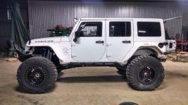 all-white-jeep-black-wheels.jpg