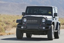 new-2018-jeep-wrangler-spied-testing-in-the-desert-will-grow-in-length_10.jpg