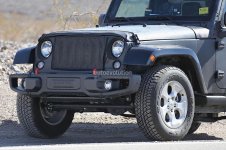 new-2018-jeep-wrangler-spied-testing-in-the-desert-will-grow-in-length_13.jpg