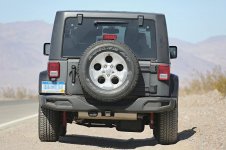 new-2018-jeep-wrangler-spied-testing-in-the-desert-will-grow-in-length_21.jpg