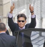 Charlie-Sheen-in-custody-court-with-Denise-Richards.jpg