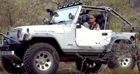 Tomb_Raider_Jeep_Dealership_Miami-e1409926403452.jpg