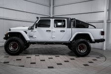 used-2020-jeep-gladiator-sport-8417-19430225-4-640.jpg