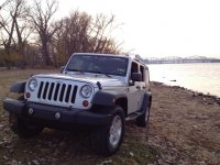 Jeep_river.jpg