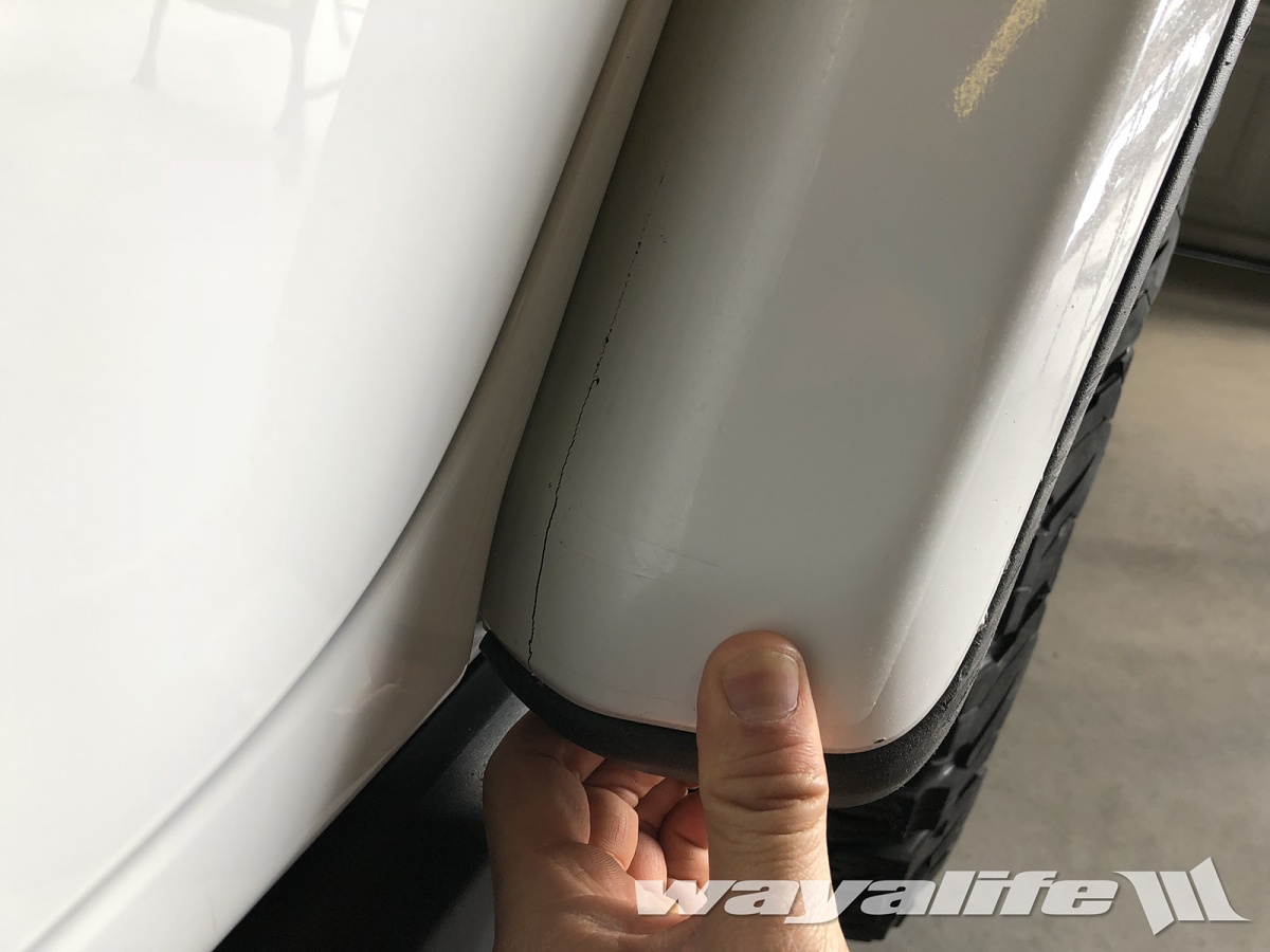 cracked Jeep JL Wrangler fender