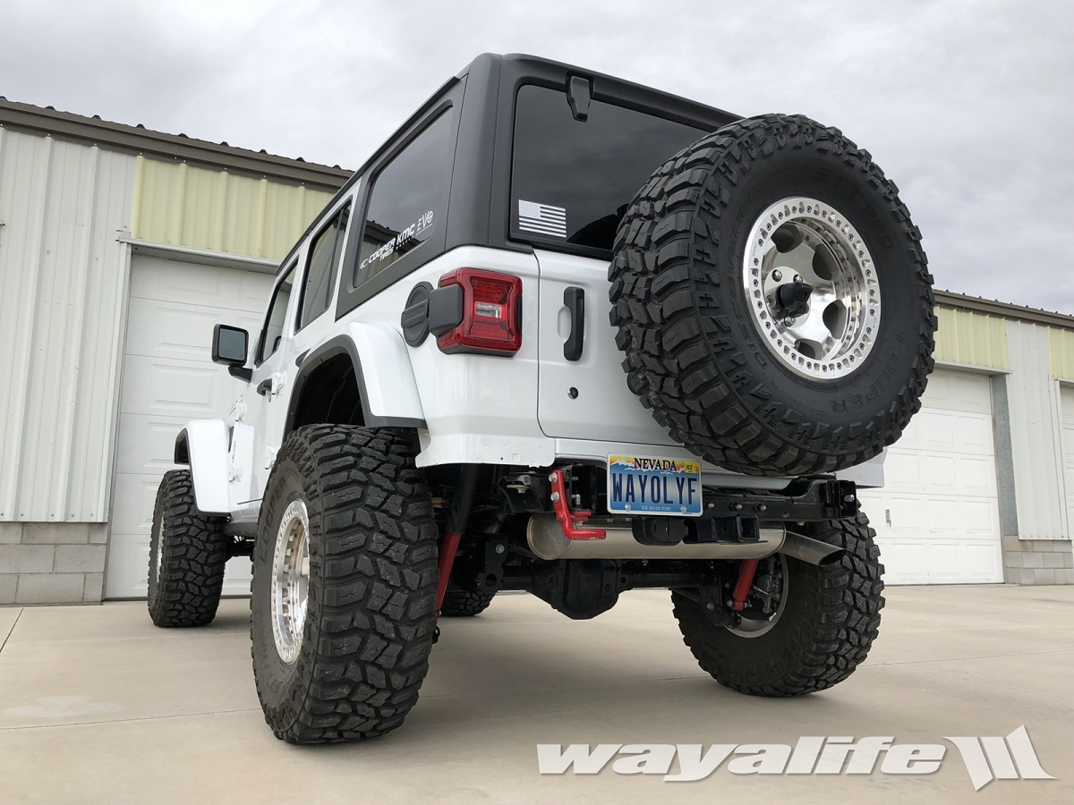 Jeep JL Wrangler with no rear bumper