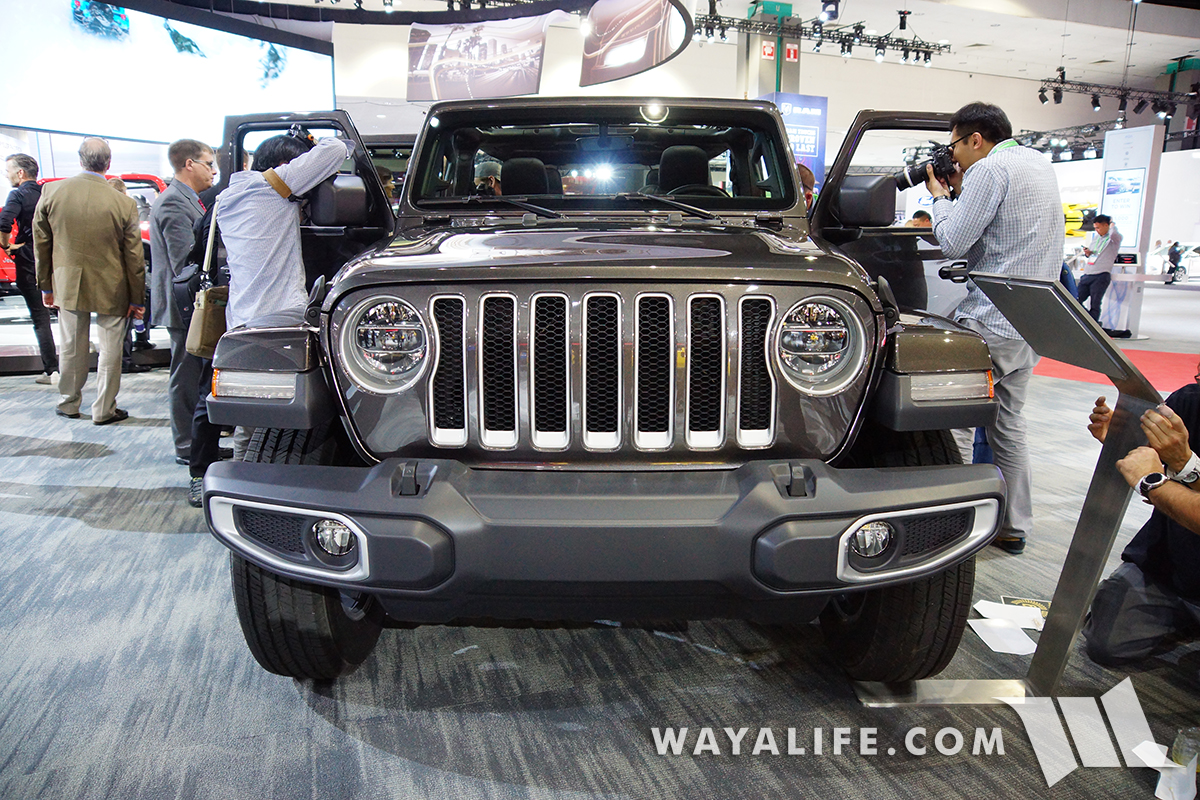 JL Wrangler Sahara front